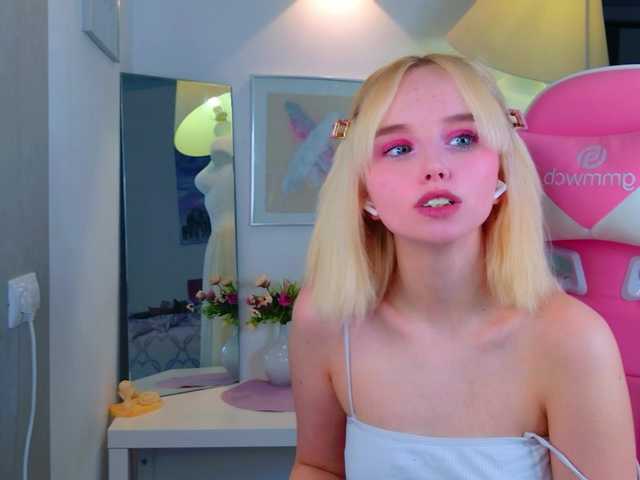 b4by-lol1's BongaCams show and profile