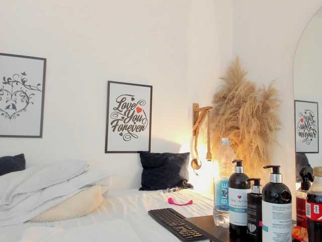 mia-lourence's BongaCams show and profile