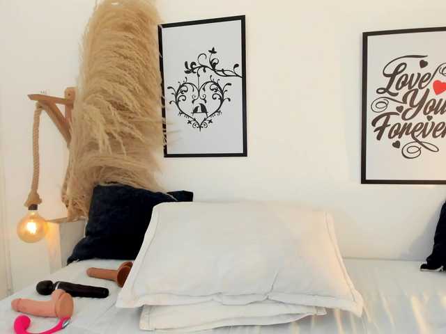 mia-lourence's BongaCams show and profile