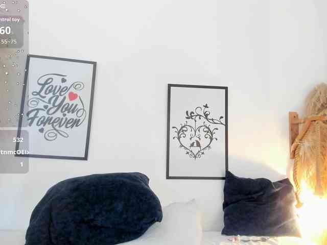 mia-lourence Live Webcam on BongaCams