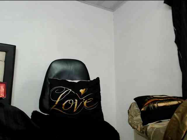 Kylie-Jen webcam