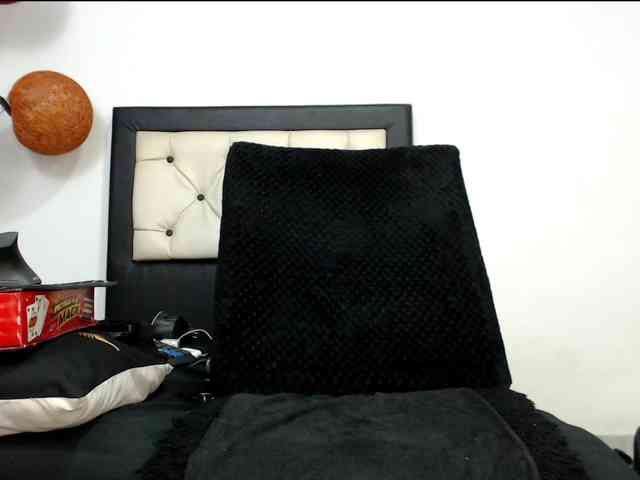 Kylie-Jen webcam