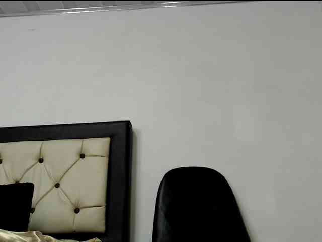 Kylie-Jen webcam