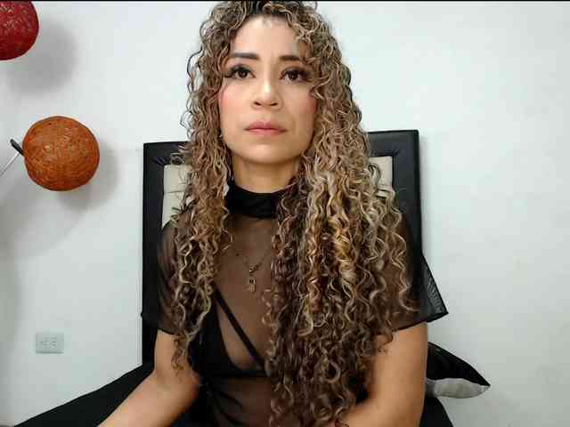 Kylie-Jen webcam