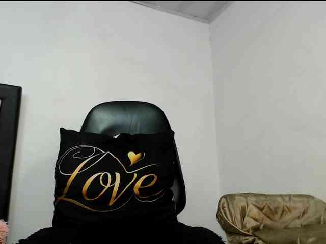 Kylie-Jen webcam