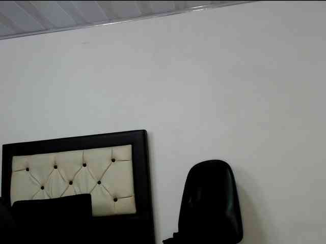 Kylie-Jen webcam