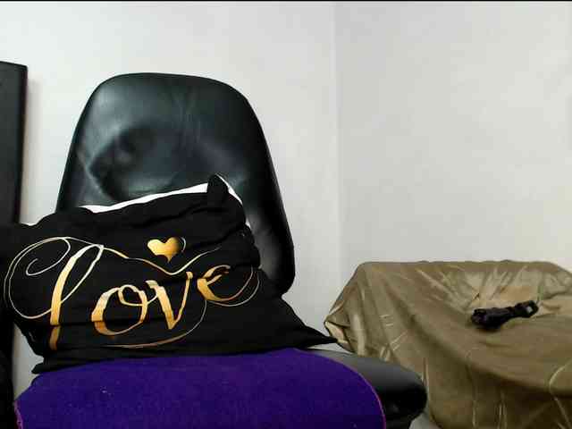 Kylie-Jen webcam