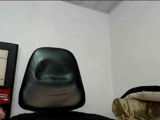 Kylie-Jen webcam