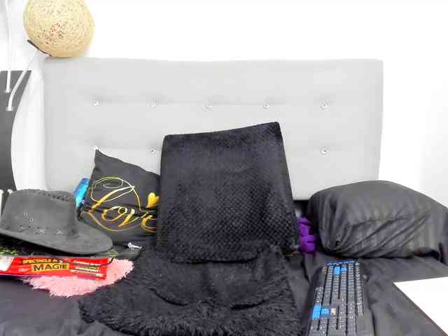 Kylie-Jen webcam