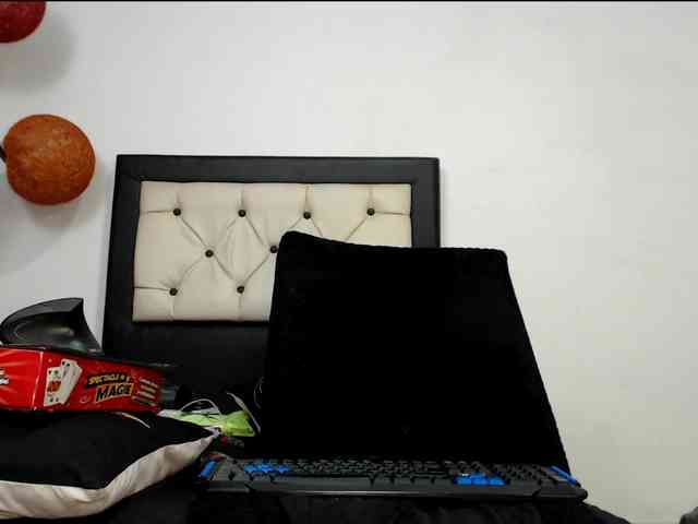 Kylie-Jen webcam