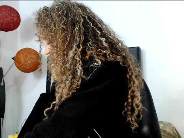 Kylie-Jen webcam