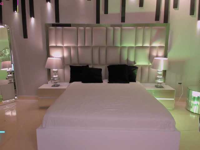 DolcieElliot's BongaCams show and profile