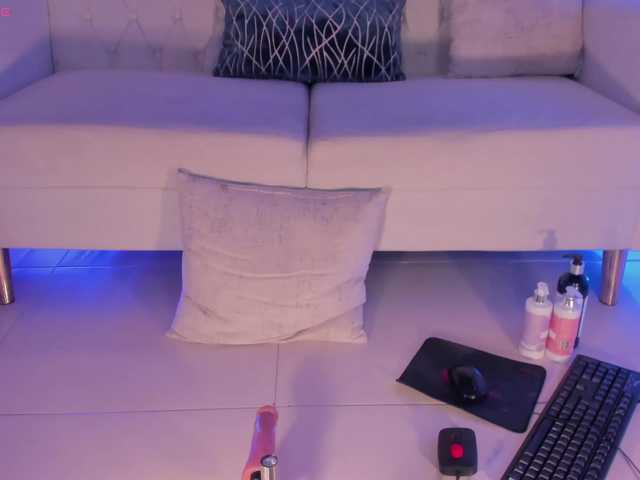 DolcieElliot's BongaCams show and profile