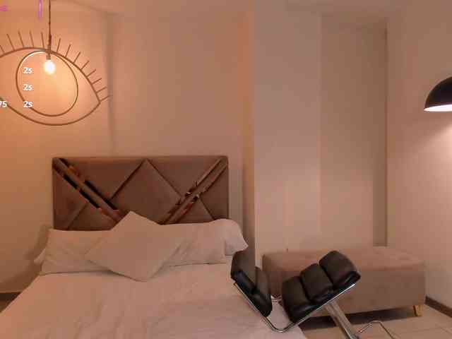 DolcieElliot webcam