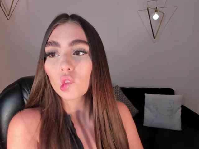 DolcieElliot webcam