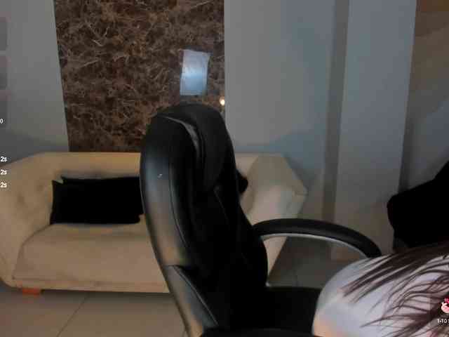 DolcieElliot webcam