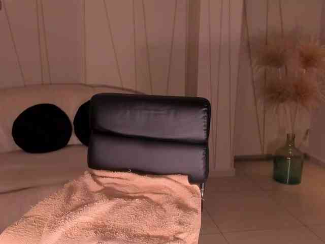 MyaRavachi webcam
