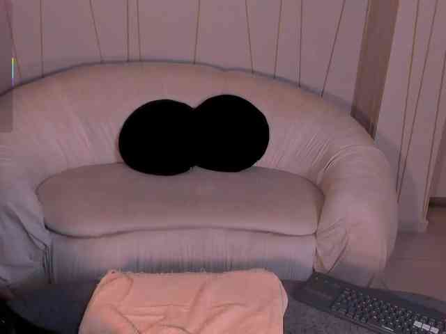 MyaRavachi webcam