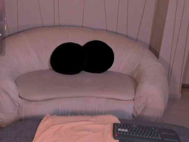 MyaRavachi webcam