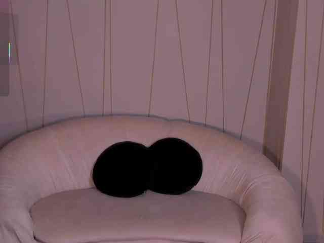 MyaRavachi webcam