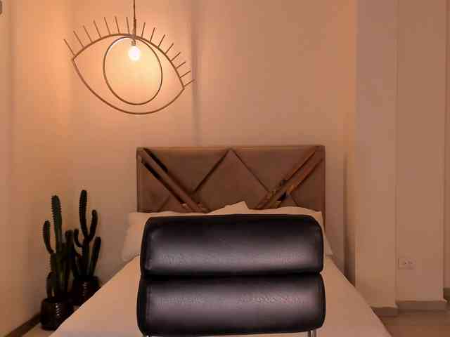 MyaRavachi webcam