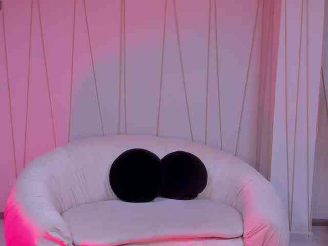 MyaRavachi webcam