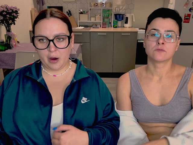 dreamteamgirls's BongaCams show and profile