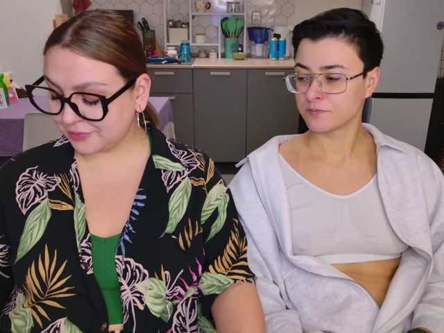 dreamteamgirls's BongaCams show and profile