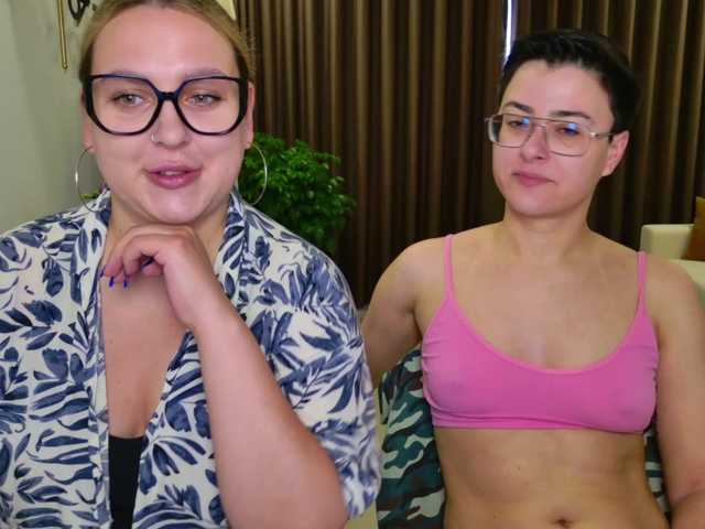 dreamteamgirls's BongaCams show and profile