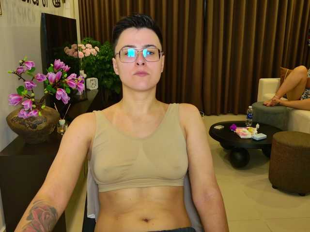 dreamteamgirls's BongaCams show and profile