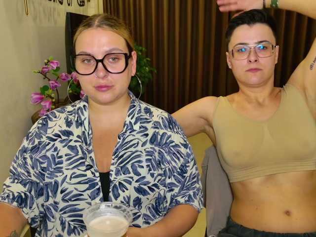 dreamteamgirls's BongaCams show and profile