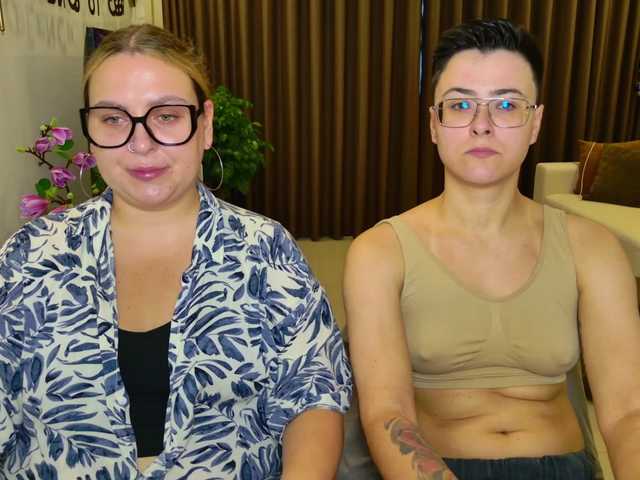 dreamteamgirls's BongaCams show and profile