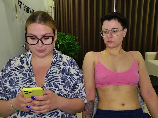 dreamteamgirls's BongaCams show and profile