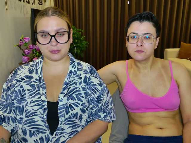 dreamteamgirls's BongaCams show and profile