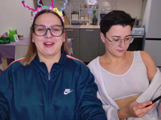 dreamteamgirls's BongaCams show and profile