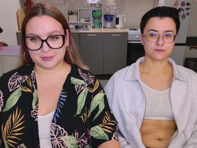 dreamteamgirls's BongaCams show and profile