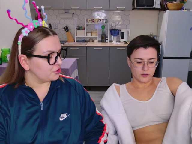 dreamteamgirls's BongaCams show and profile