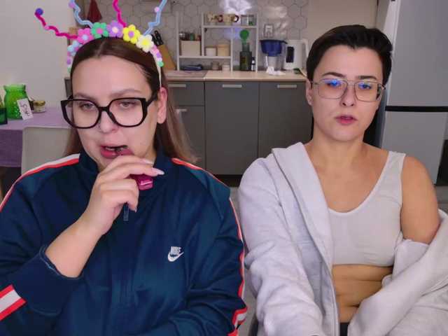 dreamteamgirls's BongaCams show and profile