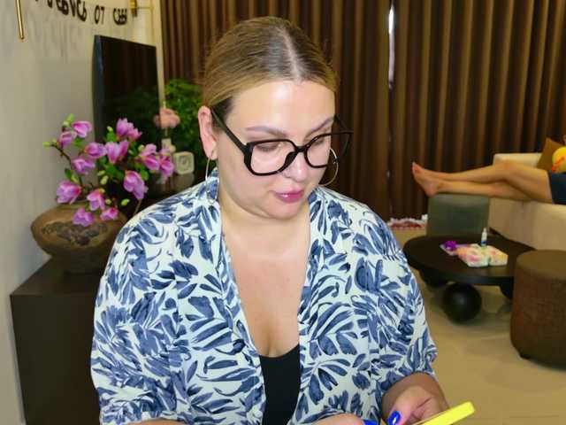 dreamteamgirls's BongaCams show and profile