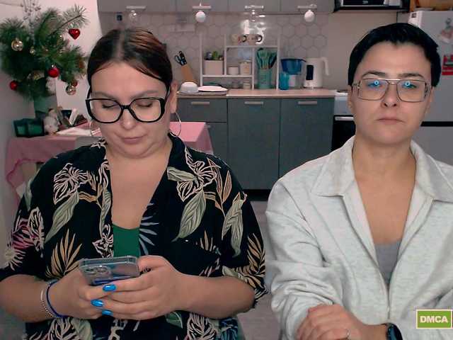 dreamteamgirls's BongaCams show and profile