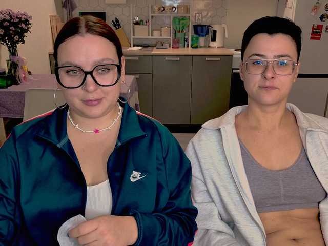 dreamteamgirls's BongaCams show and profile