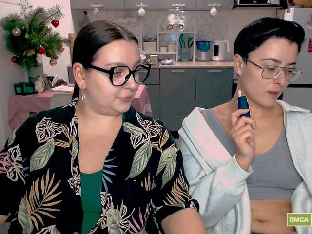 dreamteamgirls's BongaCams show and profile