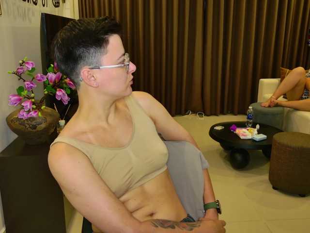 dreamteamgirls's BongaCams show and profile