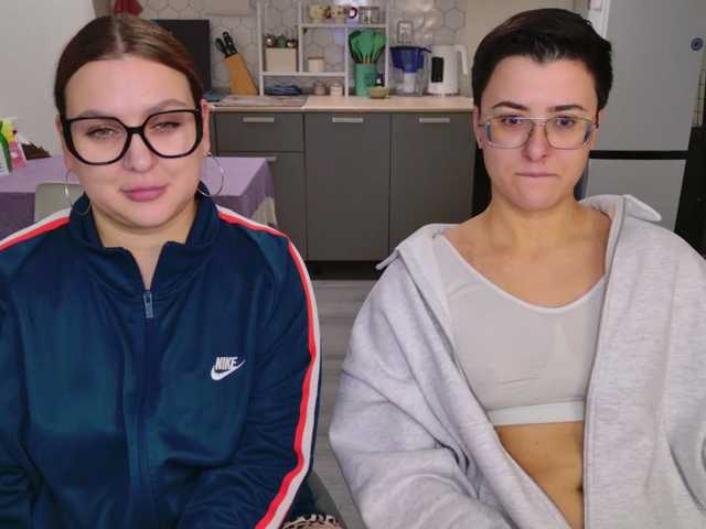 dreamteamgirls's BongaCams show and profile