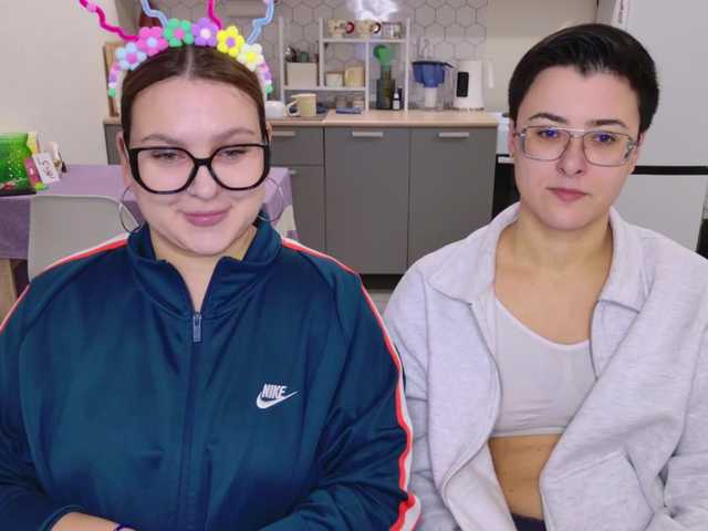 dreamteamgirls's BongaCams show and profile