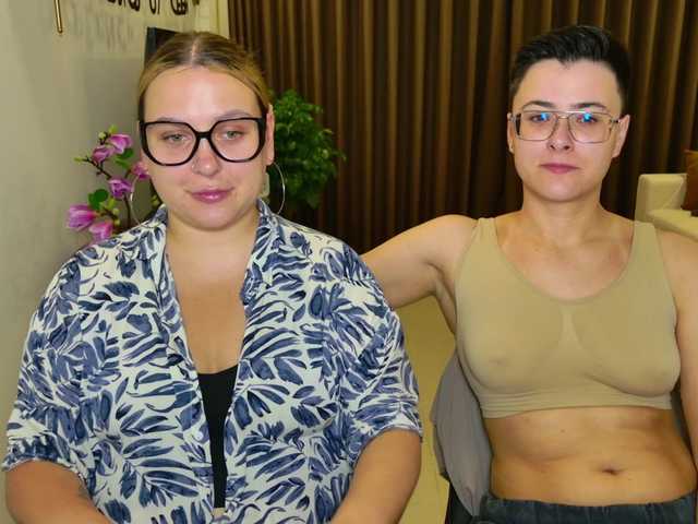 dreamteamgirls's BongaCams show and profile