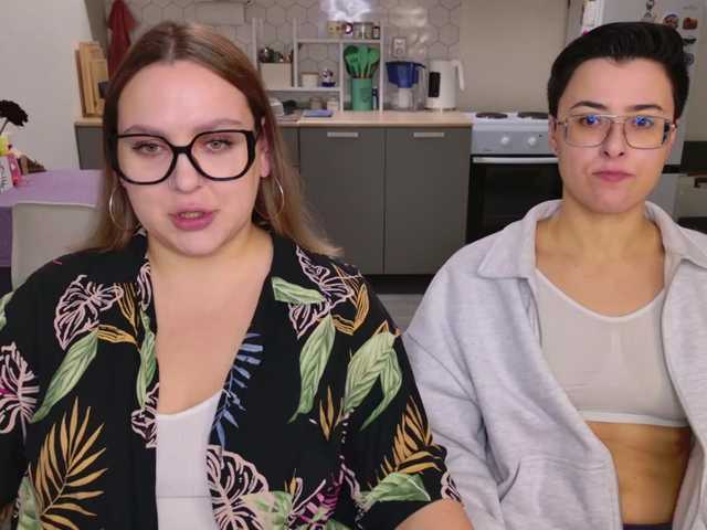 dreamteamgirls's BongaCams show and profile