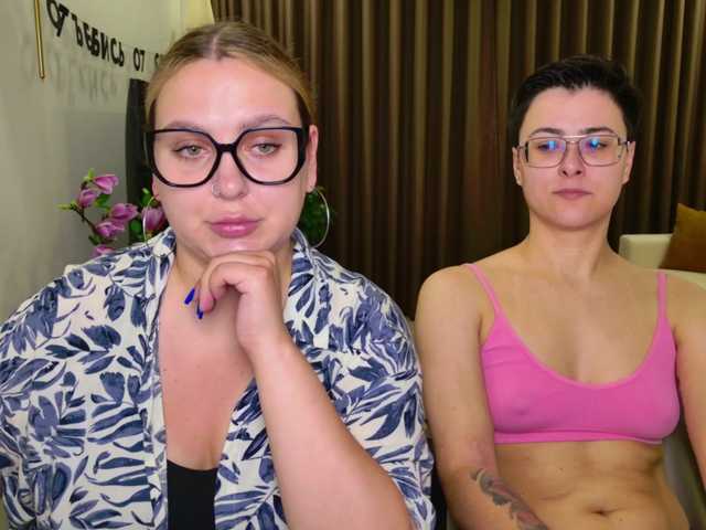 dreamteamgirls's BongaCams show and profile