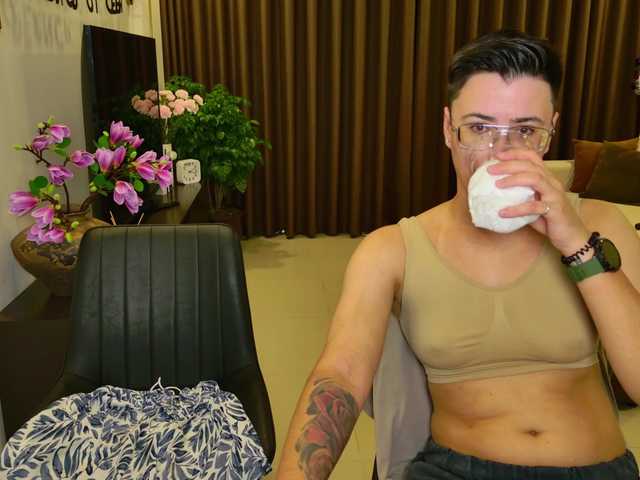 dreamteamgirls's BongaCams show and profile