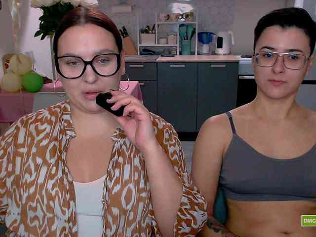 dreamteamgirls Live Webcam on BongaCams